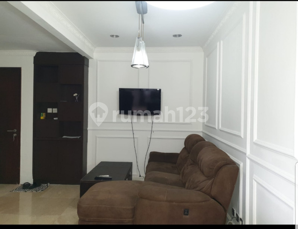  Apartemen Lantai Marmer Strategis Sudirman Park 2 Kamar Tidur Furnished Bagus