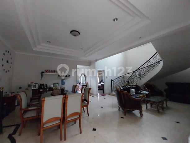 Dijual Cepat Rumah Mewah Semi Furnished Boulevard Melati Mas