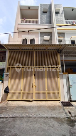 Rumah Bagus 3 Lantai Bebas Banjir di Tanjung Duren Jakarta Barat