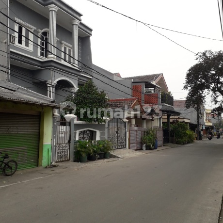 Rumah 2,5 Lantai Nyaman di Komplek Alam Indah Cipondoh Tangerang