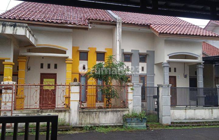 Rumah di Perumahan Permata Regency