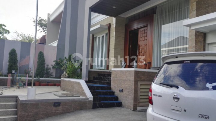 Rumah 2 Lantai di Graha Padma. Aman, Bebas Banjir, Siap Pakai Rumah 2 Lantai di Graha Padma. Aman, Bebas Banjir, Siap Pakai