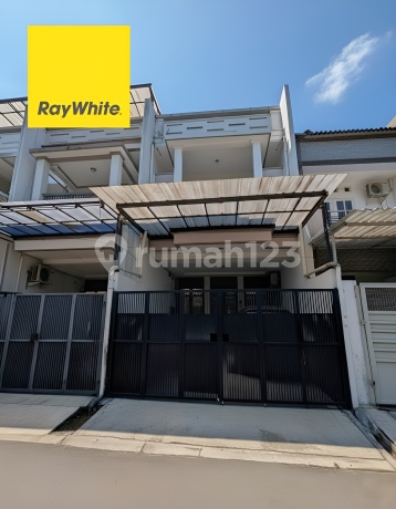 Rumah Dijual 3 Lantai Siap Huni Tomang, Bebas Banjir, Dekat Mall! Rumah Dijual 3 Lantai Siap Huni Tomang, Bebas Banjir, Dekat Mall!