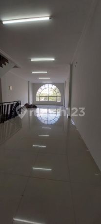 For rent: Cheapest golf island PIK shop house, busiest location, neat condition ready to use at RGIE 67.5 m, 4 floors.