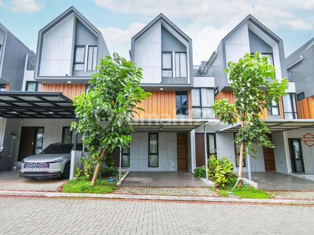3-Storey House with SHM, 10 Minutes to Ciputra Cibubur Mall, KPR Assisted J-43202 3-Storey House with SHM, 10 Minutes to Ciputra Cibubur Mall, KPR Assisted J-43202