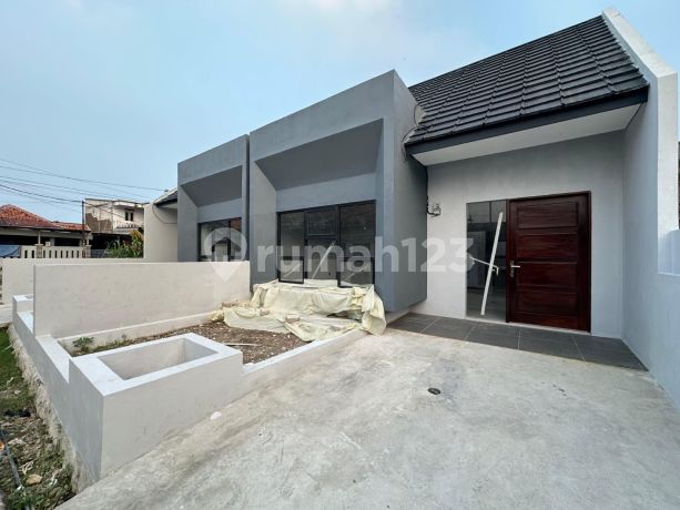 House 5 Minutes to Tiara Bekasi Hospital SHM Assisted by Mortgage J-39785