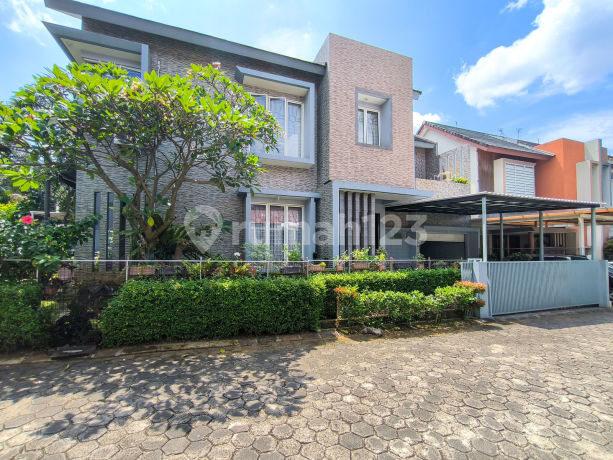 Rumah Luas 11 Menit ke Terminal Kampung Rambutan Hadap Selatan J40459 Rumah Luas 11 Menit ke Terminal Kampung Rambutan Hadap Selatan J40459