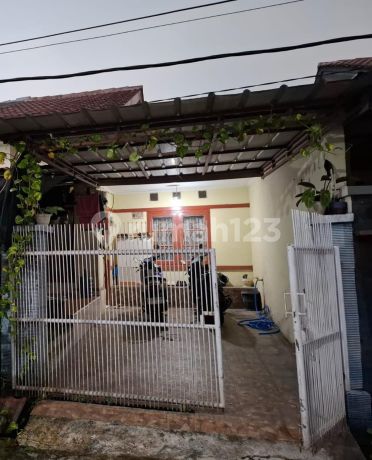 Well-Maintained 2-Bedroom House, Close Access to Cimanggis Toll Gate, Ready to Occupy J39841