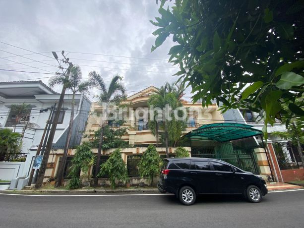 JUAL RUMAH KOMPLEK AZALEA