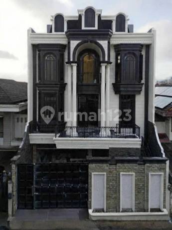 Luxury American Classic At Pejaten Barat