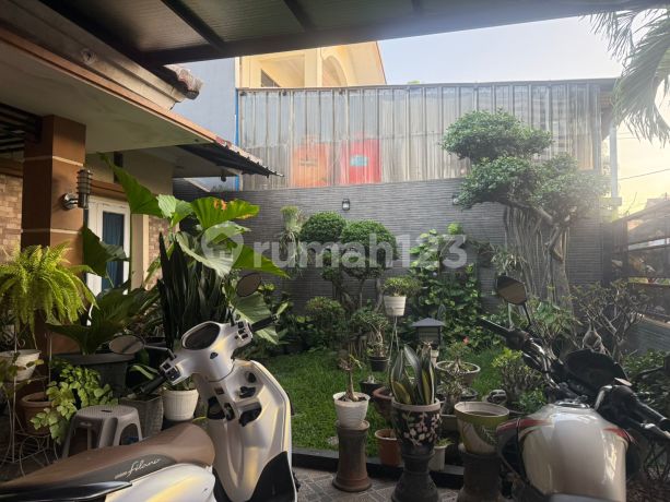 Comfortable and Lush House in the Bandung Kulon Area