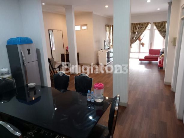 Rumah cantik 4 lantai  dijual di Perumahan Alaya