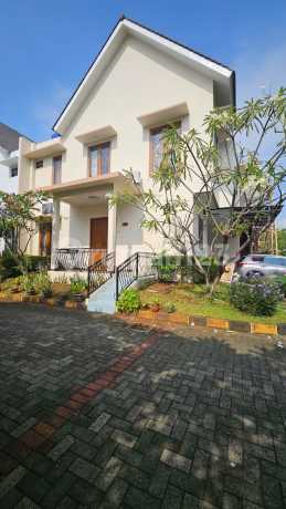 Modern Green Leaf Residence House, Jatibening - 1 KM from LRT Cikunir Modern Green Leaf Residence House, Jatibening - 1 KM from LRT Cikunir
