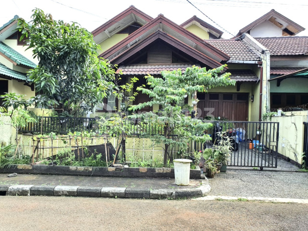 Rumah Di Hunian Komplek Mewah  di PESONA DEPOK ESTATE, JL.MARGONDA RAYA , Margonda SHM - Sertifikat Hak Milik Semi Furnished Bagus