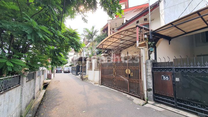 Rumah Bagus Dan Siap Huni Jalan 2 Mobil Dekat Dengan Eco Park