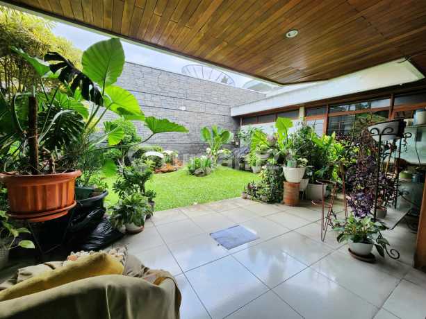 Rumah Asri Lux Semi Furnished Di Tengah Kota Bandung Rumah Asri Lux Semi Furnished Di Tengah Kota Bandung