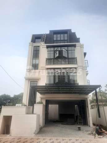 Hunian Mewah Duta Garden 4 Lantai Opsi Lift Design British Classic Victorian