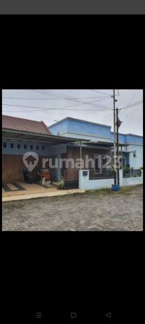 Rumah besar tengah kota Semarang siap huni dekat kampus Undip dekat tol dijual di Griya prima Ngesrep Srondol Banyumanik Semarang selatan