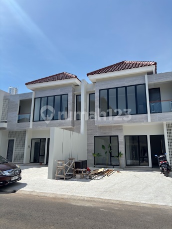 2-Story Luxury House in Andi Djemma Makassar, Next to Four Points, Ready Unit