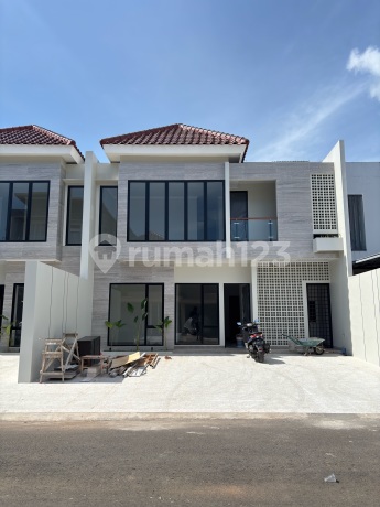 Luxurious 2-Story House in Andi Djemma Makassar Beside Four Points