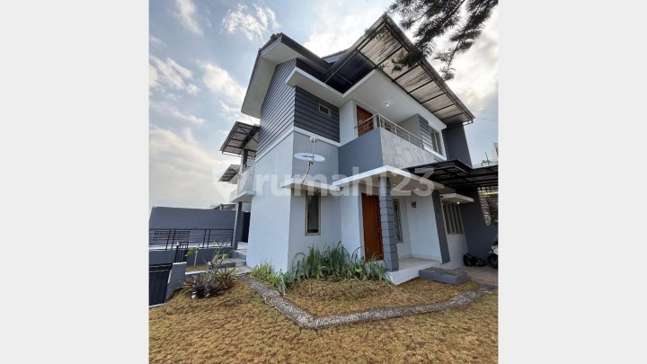 Rumah Mewah 2½ Lantai View Kota Bandung – Buana Hiltop View Residence, Cilengkrang Rumah Mewah 2½ Lantai View Kota Bandung – Buana Hiltop View Residence, Cilengkrang