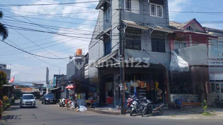 For Sale, Strategic Commercial Building on Jalan Raya Gaperi 2, Cibinong, Bogor, with SHM (Freehold Certificate).