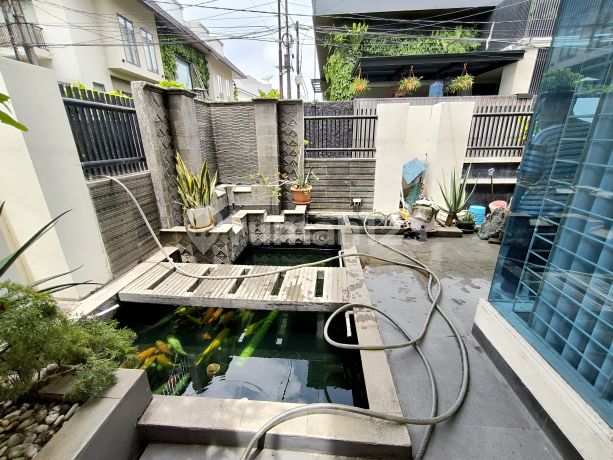 Rumah Sunter Hadap Timur Selatan