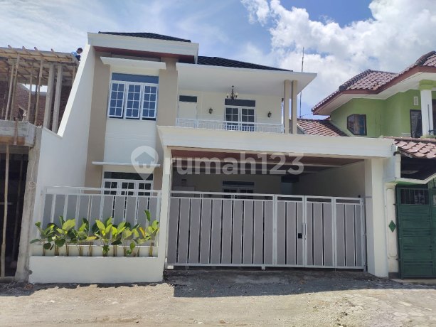 Rumah Baru 2 Lantai dekat Budi Mulia Wedomartani Ngemplak Sleman