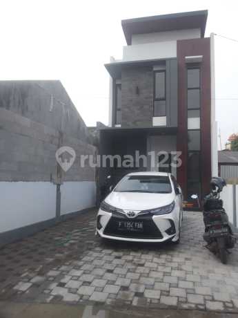 Rumah 2 Lantai Bagus Unfurnished di Komplek Bdn, Bekasi