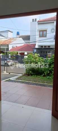 Rumah Cantik 2,5 Lantai di Puri Indah - Siap Huni, Layout Nyaman & Private Family Space!