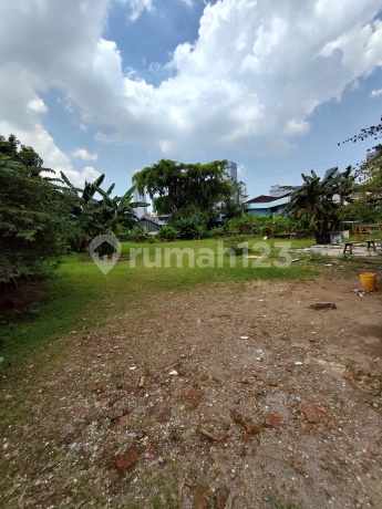 Quick Sale of Kebayoran Baru Land, Busy Location, Ideal for Business