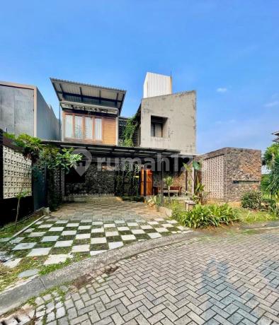 Industrial House in Emerald Bintaro, One Step to Fresh Market Bintaro Sector 9, Near Global School Industrial House in Emerald Bintaro, One Step to Fresh Market Bintaro Sector 9, Near Global School