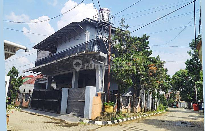 Rumah Hook Di Komplek Persada Depok