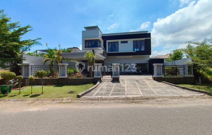 Rumah Elite 2 Lantai Beverly Avenue Batam Centre