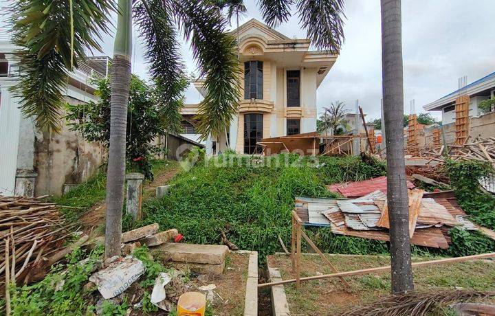 Rumah 2 Lantai Crown Hill Estate Butuh Renovasi Batam