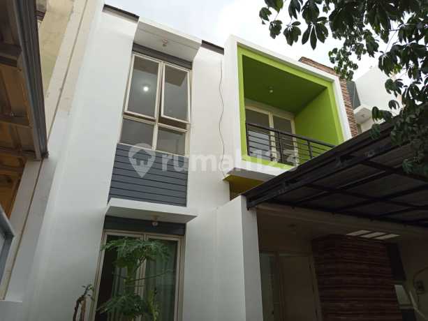 Price Reduced Quick Sale 2-Storey House in Ifolia Cluster, Strategic Location at the Heart of Harapan Indah, Bekasi 032 Price Reduced Quick Sale 2-Storey House in Ifolia Cluster, Strategic Location at the Heart of Harapan Indah, Bekasi 032