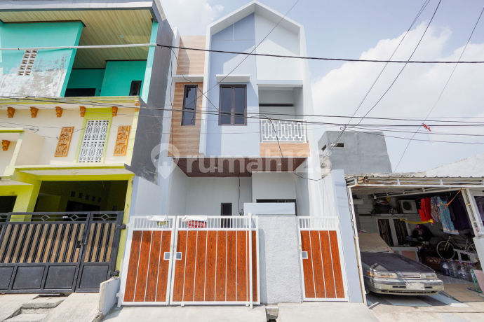 Rumah 2 Lt Siap KPR 10 menit ke Plaza Taman Harapan Baru J-36917 Rumah 2 Lt Siap KPR 10 menit ke Plaza Taman Harapan Baru J-36917