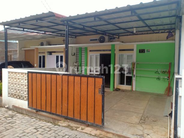 Rumah Strategis 15 Menit ke Living World Grand Wisata Bebas Banjir J39099