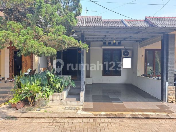 Rumah Strategis 8 Menit ke Mall The Park Sawangan Bebas Banjir J36376 Rumah Strategis 8 Menit ke Mall The Park Sawangan Bebas Banjir J36376