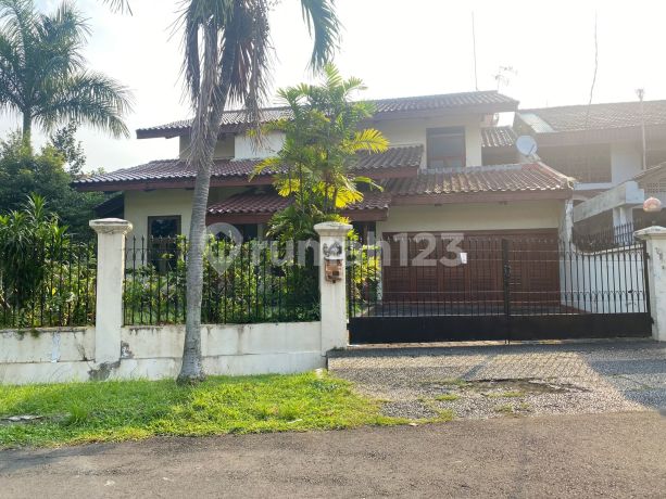 RUMAH ASRI DENGAN TAMAN YANG LUAS DI BUKIT PERMAI CIBUBUR