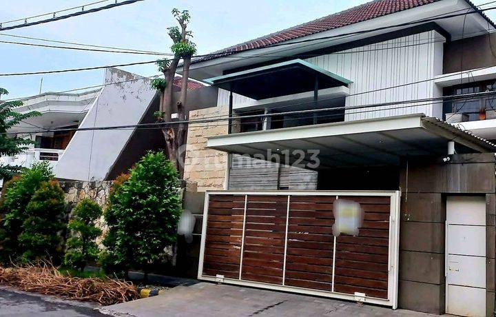 Rumah Modern Cocok Untuk Keluarga Besar Di Dharmahusada Indah