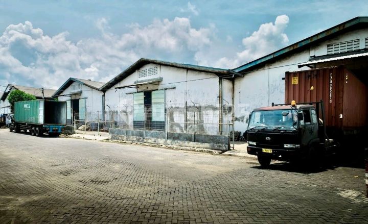Gudang Luas 2800 M² di Kalianak Permai, Surabaya Gudang Luas 2800 M² di Kalianak Permai, Surabaya