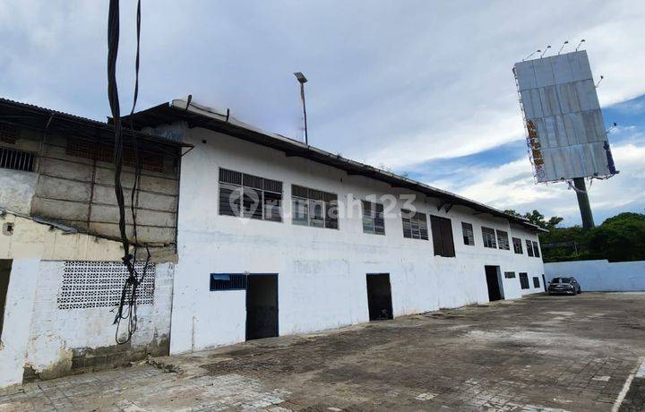 Di Jual Gudang Strategis Pinggir Jalan Akses Container 40 Ft
