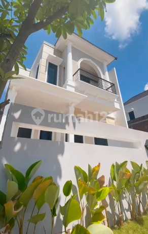 Beautiful American Style House Songgoriti Malang