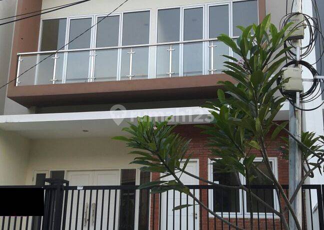 Rumah Siap Huni Di Pulomas, Jakarta Timur **