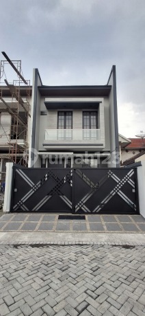 Rumah Minimalis Modern Manyar Tengah Kota Surabaya. Siap Huni