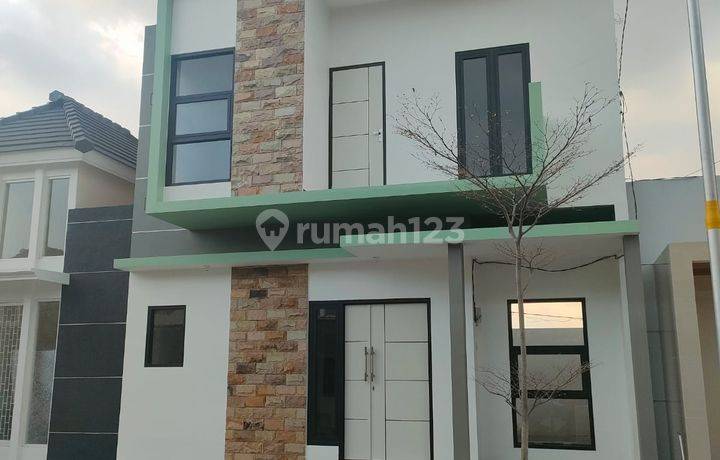 DIJUAL RUMAH 2 LANTAI DESAIN MODERN DI PERUMAHAN GRAND AMANY REGENCY, MALANG