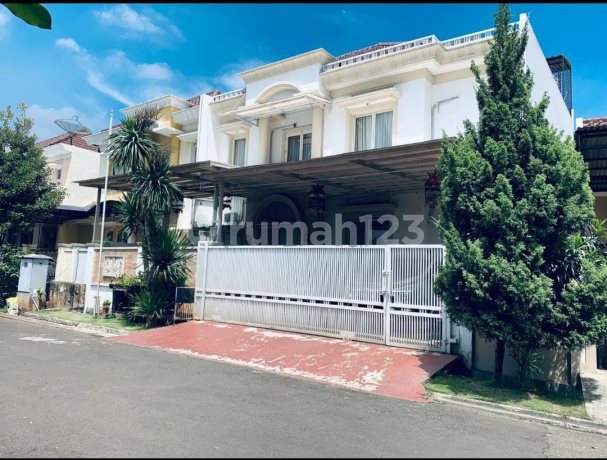 2-Story Ready-to-Occupy House in The Royal Residence, East Jakarta 2-Story Ready-to-Occupy House in The Royal Residence, East Jakarta