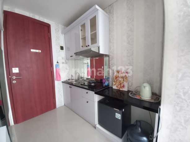 Apartemen 1 BR Furnished Posisi Hoek 2 View di Depok Apartemen 1 BR Furnished Posisi Hoek 2 View di Depok