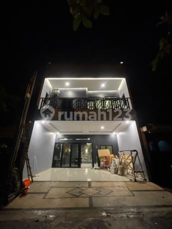 Rumah Siap Huni dengan Private Pool dan Rooftop SHM di Cluster Taman Besakih Sentul City